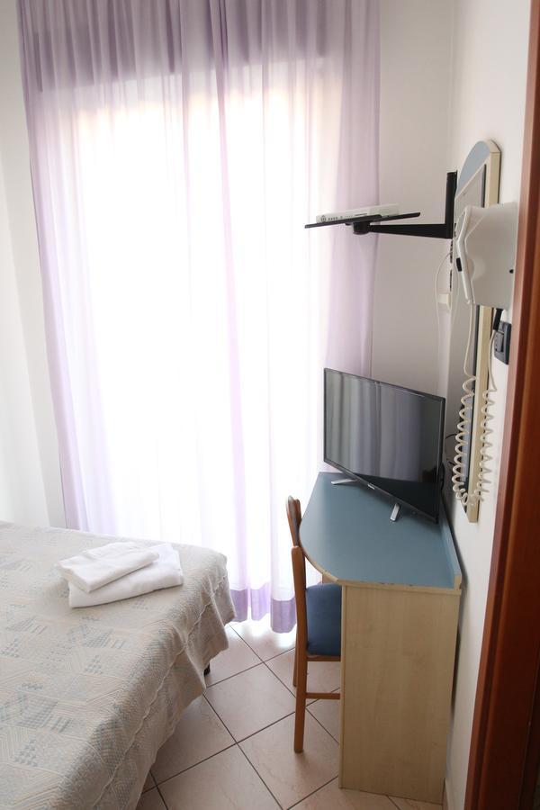 Hotel Giorg - Waterpark Included Rimini Eksteriør billede