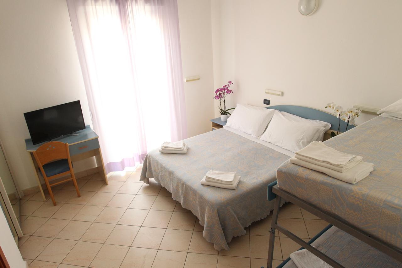 Hotel Giorg - Waterpark Included Rimini Eksteriør billede