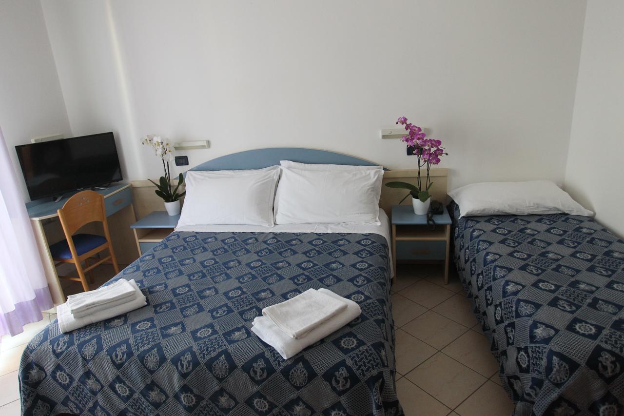Hotel Giorg - Waterpark Included Rimini Eksteriør billede