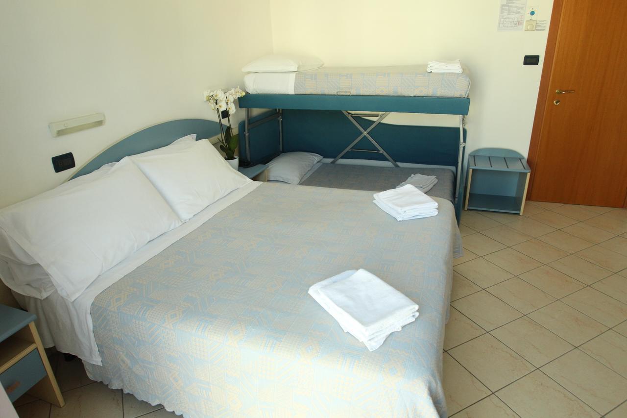 Hotel Giorg - Waterpark Included Rimini Eksteriør billede