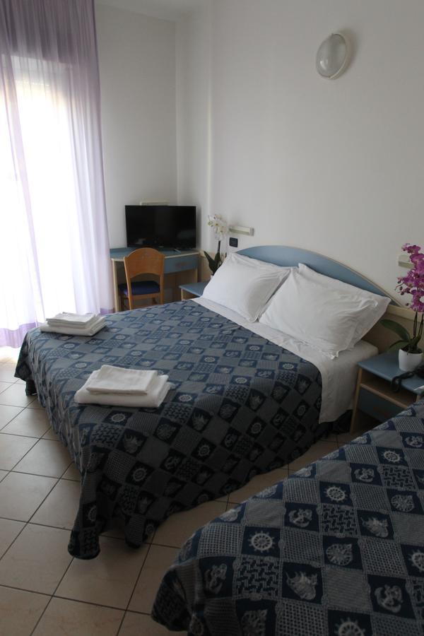 Hotel Giorg - Waterpark Included Rimini Eksteriør billede