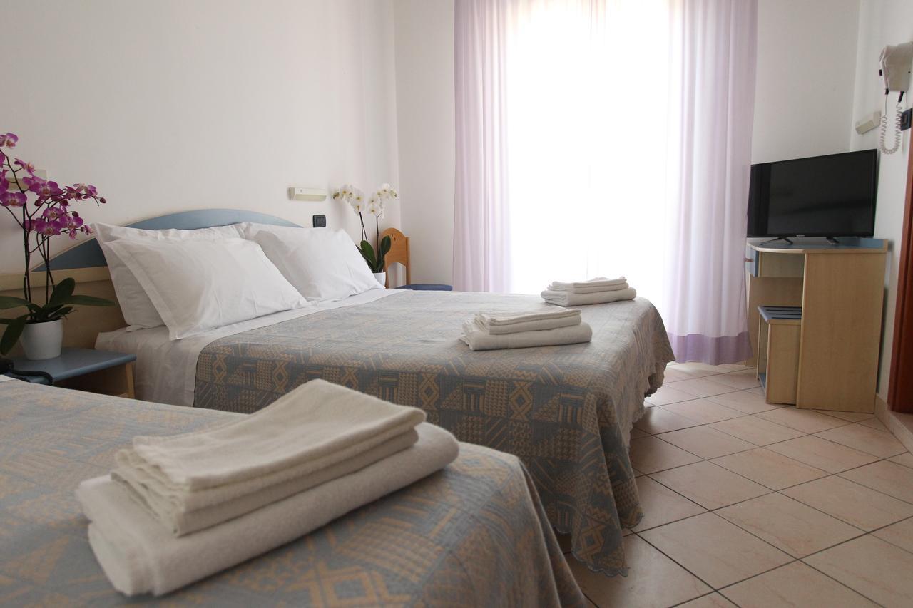 Hotel Giorg - Waterpark Included Rimini Eksteriør billede